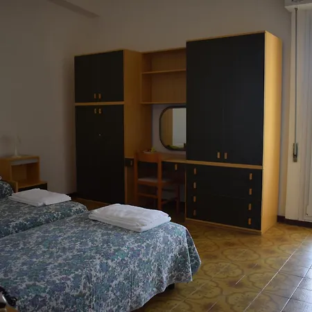 Astoria 3* Πέζαρο