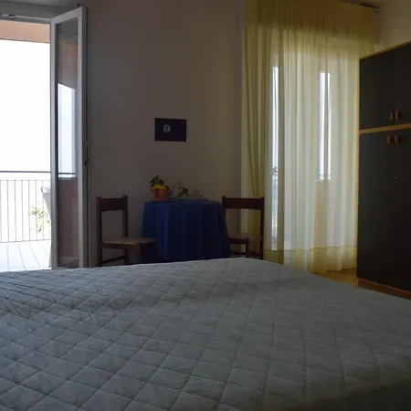 Astoria Πέζαρο