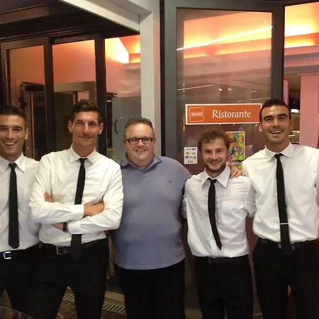 Ξενοδοχείο Astoria Πέζαρο