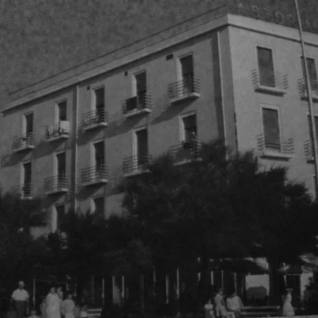 Astoria Πέζαρο