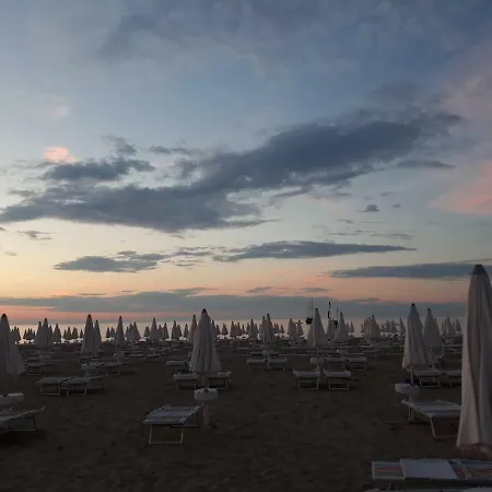 Astoria 3* Πέζαρο