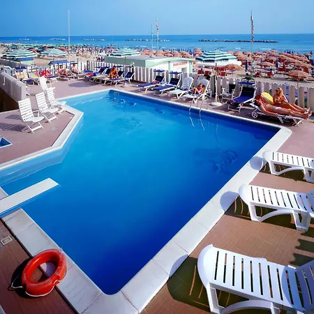 Astoria Hotel 3*
