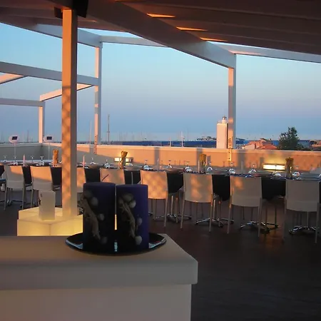 Astoria 3* Πέζαρο